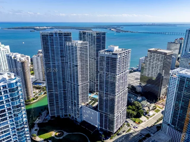 3-bedroom condo for rent in Miami - 495 Brickell Ave 3601 - MondialRealty