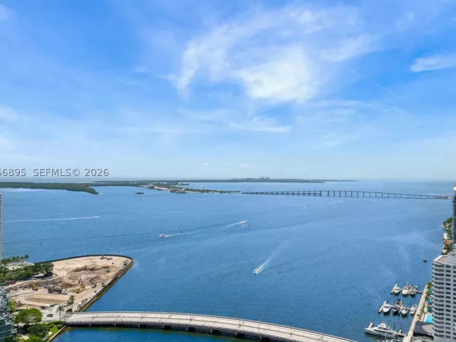 3-bedroom condo for rent in Miami - 495 Brickell Ave 3601 - MondialRealty