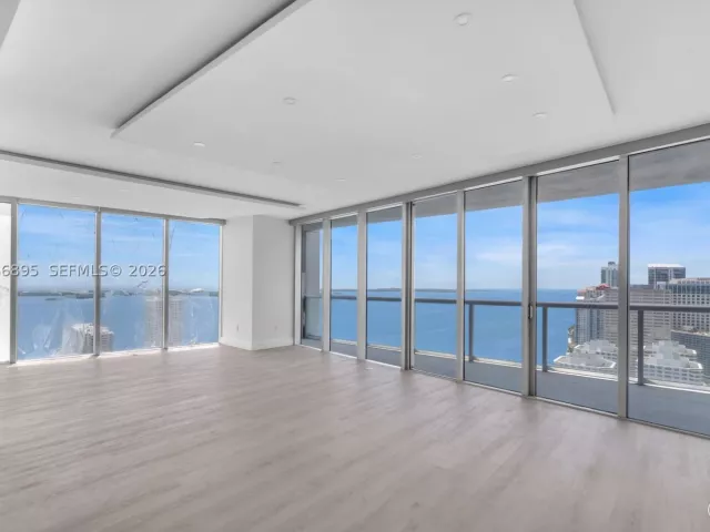 3-bedroom condo for rent in Miami - 495 Brickell Ave 3601 - MondialRealty