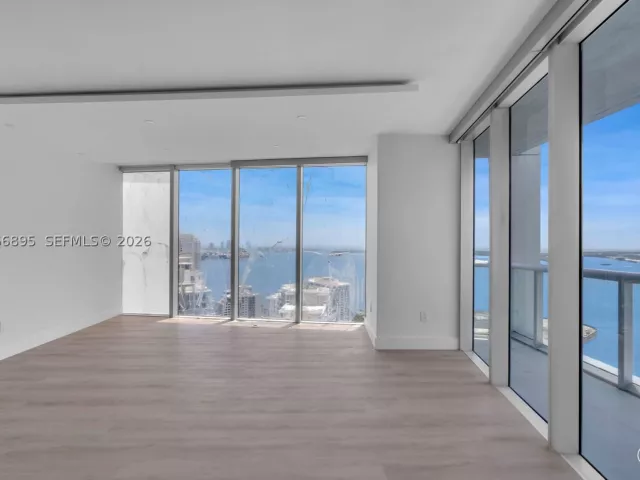 3-bedroom condo for rent in Miami - 495 Brickell Ave 3601 - MondialRealty