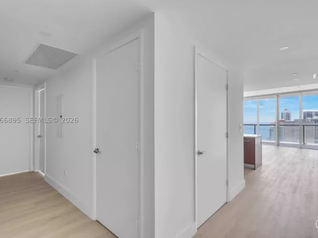 3-bedroom condo for rent in Miami - 495 Brickell Ave 3601 - MondialRealty