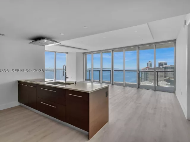 3-bedroom condo for rent in Miami - 495 Brickell Ave 3601 - MondialRealty