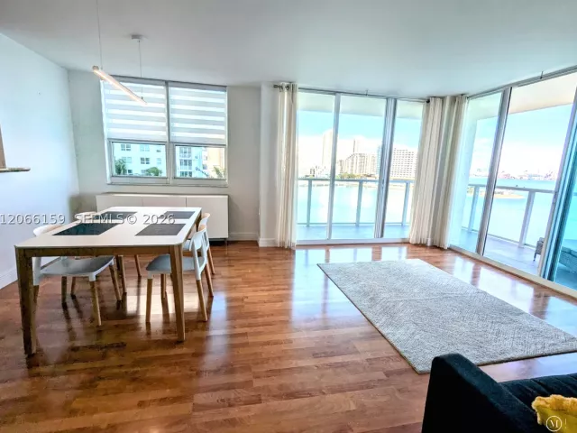2-bedroom condo for rent in Miami - 1155 Brickell Bay Dr 910 - MondialRealty