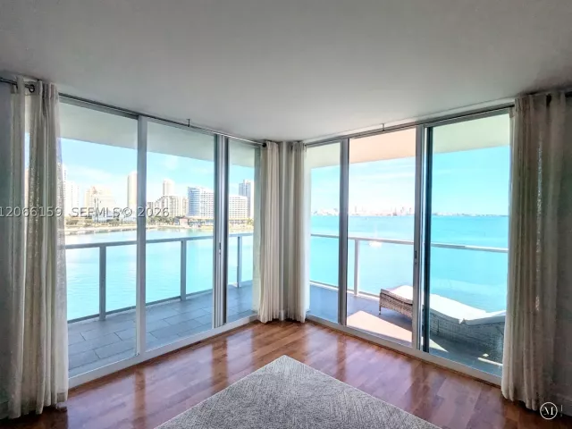 2-bedroom condo for rent in Miami - 1155 Brickell Bay Dr 910 - MondialRealty