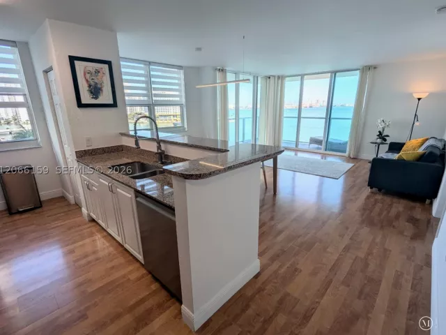 2-bedroom condo for rent in Miami - 1155 Brickell Bay Dr 910 - MondialRealty