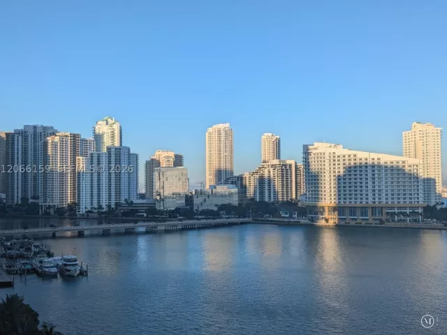 2-bedroom condo for rent in Miami - 1155 Brickell Bay Dr 910 - MondialRealty