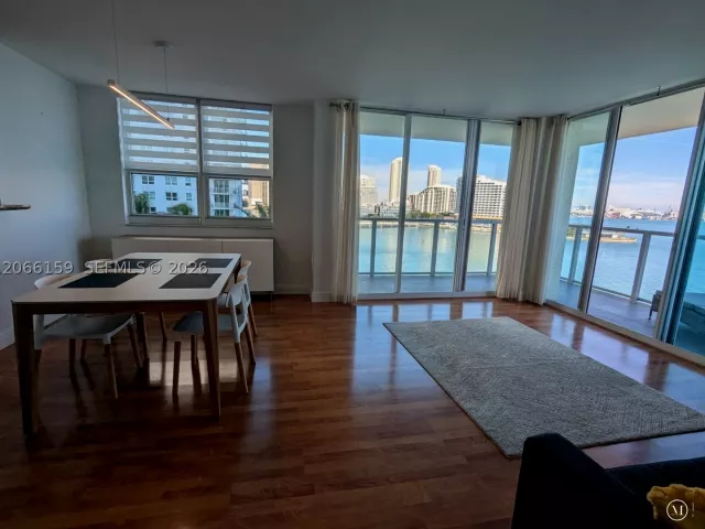 2-bedroom condo for rent in Miami - 1155 Brickell Bay Dr 910 - MondialRealty