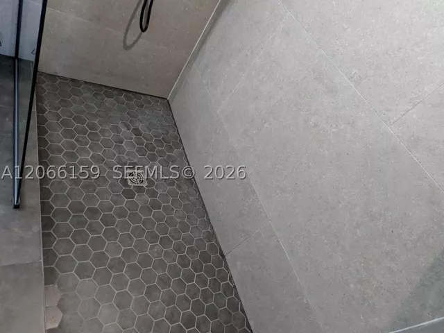 2-bedroom condo for rent in Miami - 1155 Brickell Bay Dr 910 - MondialRealty