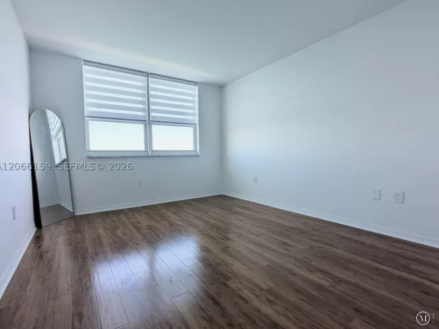 2-bedroom condo for rent in Miami - 1155 Brickell Bay Dr 910 - MondialRealty
