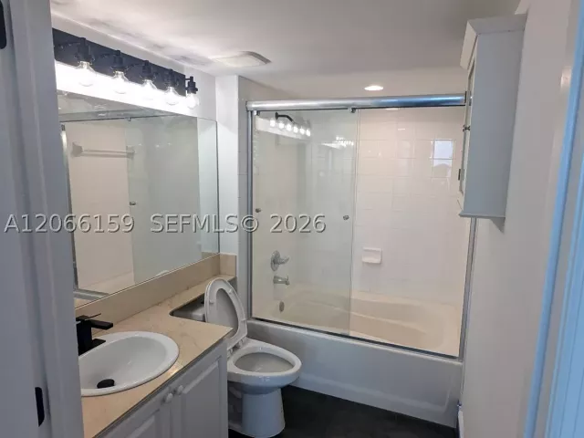 2-bedroom condo for rent in Miami - 1155 Brickell Bay Dr 910 - MondialRealty