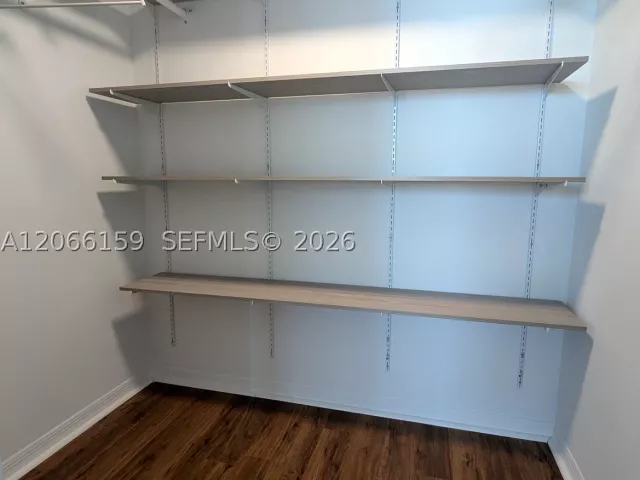 2-bedroom condo for rent in Miami - 1155 Brickell Bay Dr 910 - MondialRealty