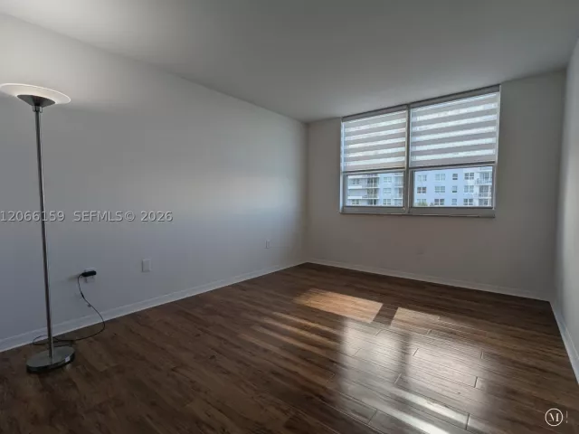2-bedroom condo for rent in Miami - 1155 Brickell Bay Dr 910 - MondialRealty