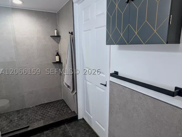2-bedroom condo for rent in Miami - 1155 Brickell Bay Dr 910 - MondialRealty