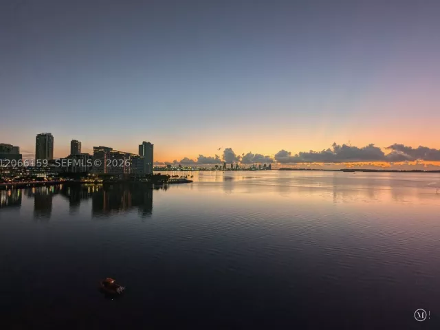 2-bedroom condo for rent in Miami - 1155 Brickell Bay Dr 910 - MondialRealty
