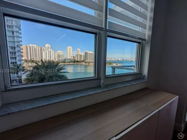 2-bedroom condo for rent in Miami - 1155 Brickell Bay Dr 910 - MondialRealty