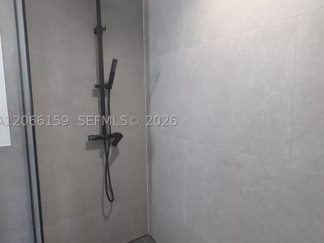 2-bedroom condo for rent in Miami - 1155 Brickell Bay Dr 910 - MondialRealty