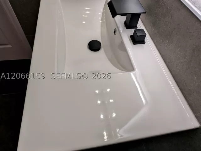 2-bedroom condo for rent in Miami - 1155 Brickell Bay Dr 910 - MondialRealty
