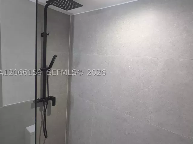 2-bedroom condo for rent in Miami - 1155 Brickell Bay Dr 910 - MondialRealty