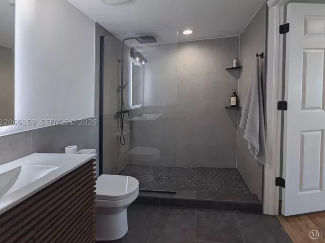 2-bedroom condo for rent in Miami - 1155 Brickell Bay Dr 910 - MondialRealty