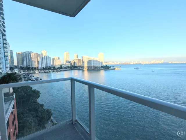 2-bedroom condo for rent in Miami - 1155 Brickell Bay Dr 910 - MondialRealty