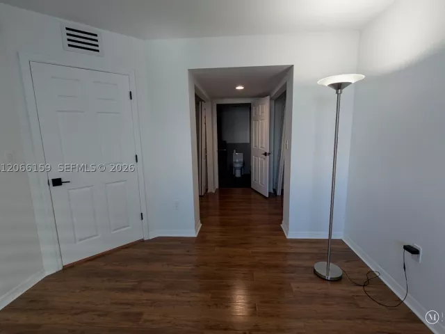 2-bedroom condo for rent in Miami - 1155 Brickell Bay Dr 910 - MondialRealty