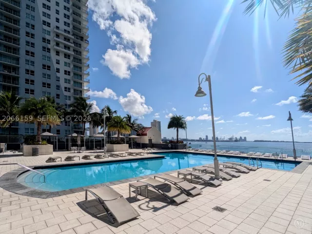 2-bedroom condo for rent in Miami - 1155 Brickell Bay Dr 910 - MondialRealty