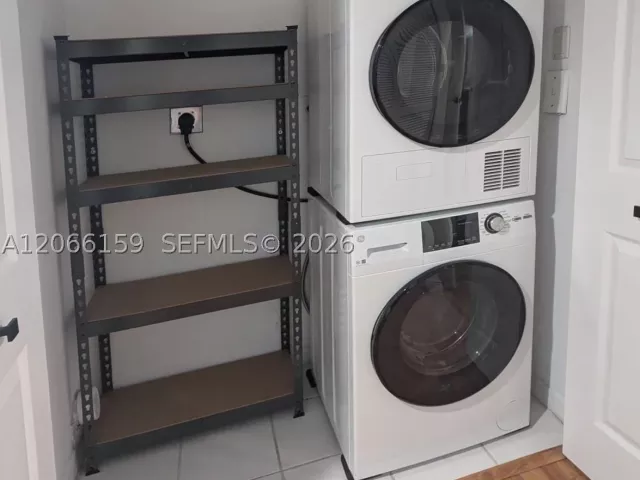 2-bedroom condo for rent in Miami - 1155 Brickell Bay Dr 910 - MondialRealty