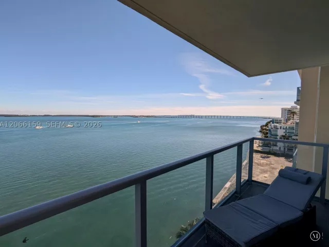 2-bedroom condo for rent in Miami - 1155 Brickell Bay Dr 910 - MondialRealty