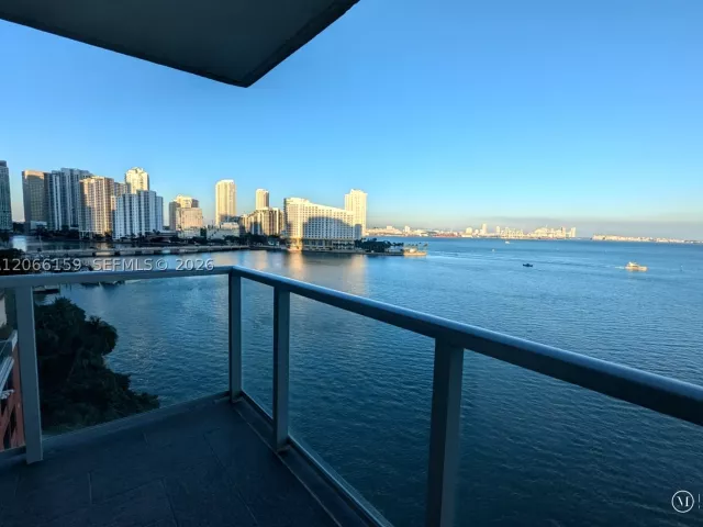 2-bedroom condo for rent in Miami - 1155 Brickell Bay Dr 910 - MondialRealty