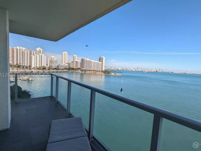 2-bedroom condo for rent in Miami - 1155 Brickell Bay Dr 910 - MondialRealty