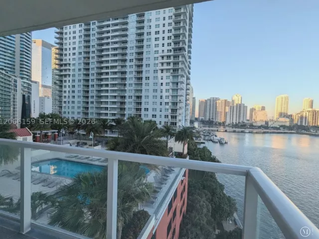 2-bedroom condo for rent in Miami - 1155 Brickell Bay Dr 910 - MondialRealty