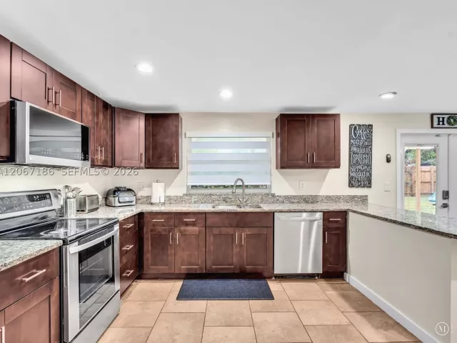 3-bedroom home for sale in Miami - 11911 SW 168th Ter - MondialRealty
