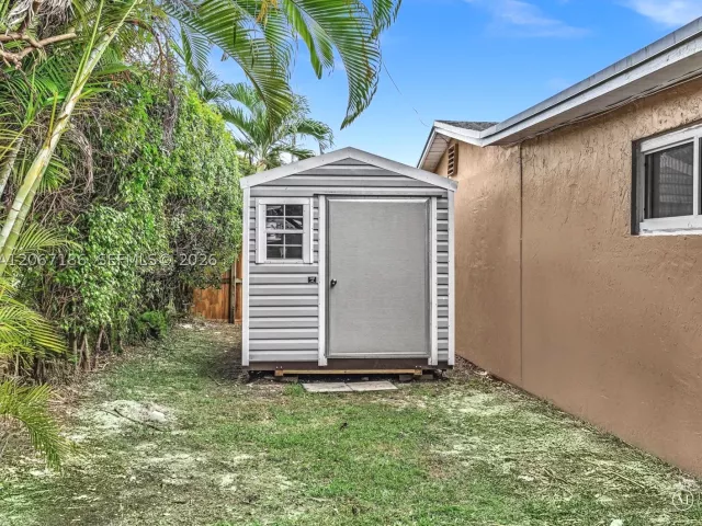3-bedroom home for sale in Miami - 11911 SW 168th Ter - MondialRealty