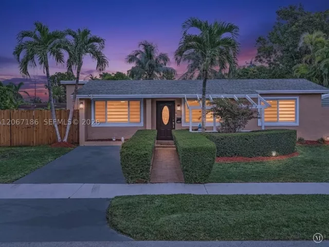 3-bedroom home for sale in Miami - 11911 SW 168th Ter - MondialRealty