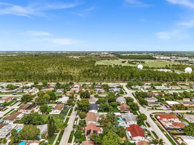 3-bedroom home for sale in Miami - 11911 SW 168th Ter - MondialRealty