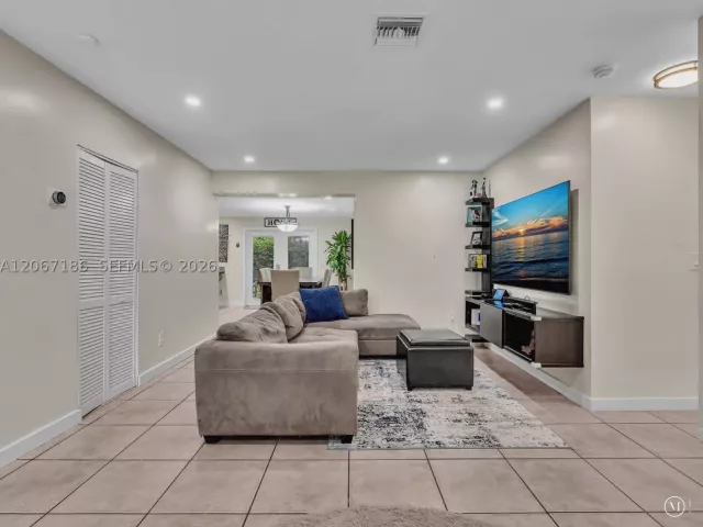 3-bedroom home for sale in Miami - 11911 SW 168th Ter - MondialRealty