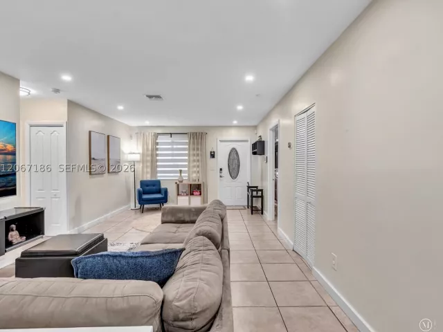 3-bedroom home for sale in Miami - 11911 SW 168th Ter - MondialRealty