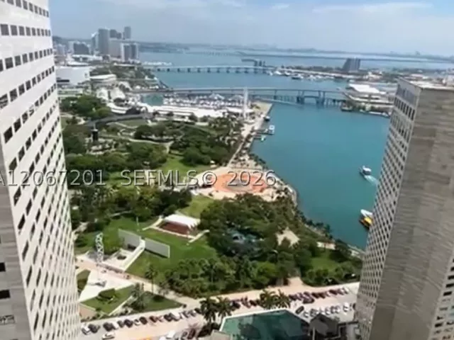 2-bedroom condo for rent in Miami - 325 S Biscayne Blvd 4214 - MondialRealty