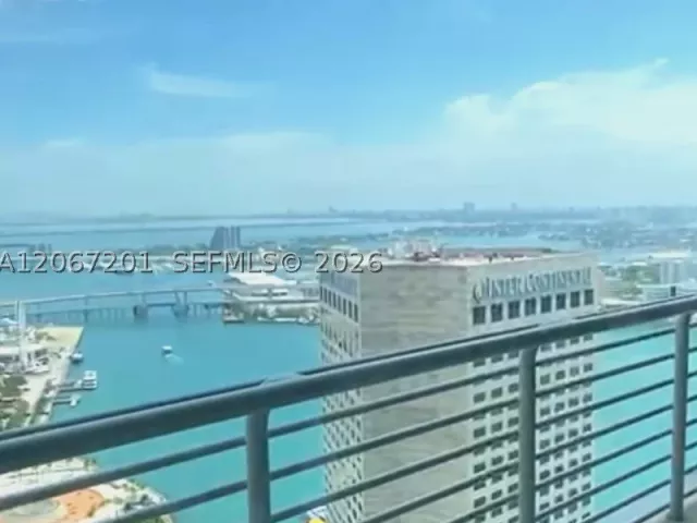2-bedroom condo for rent in Miami - 325 S Biscayne Blvd 4214 - MondialRealty