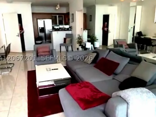 2-bedroom condo for rent in Miami - 325 S Biscayne Blvd 4214 - MondialRealty