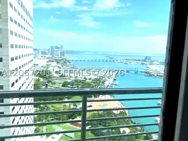 2-bedroom condo for rent in Miami - 325 S Biscayne Blvd 4214 - MondialRealty