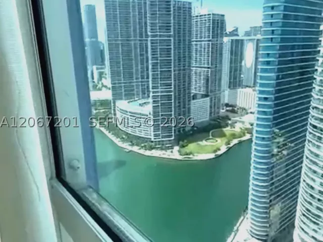 2-bedroom condo for rent in Miami - 325 S Biscayne Blvd 4214 - MondialRealty