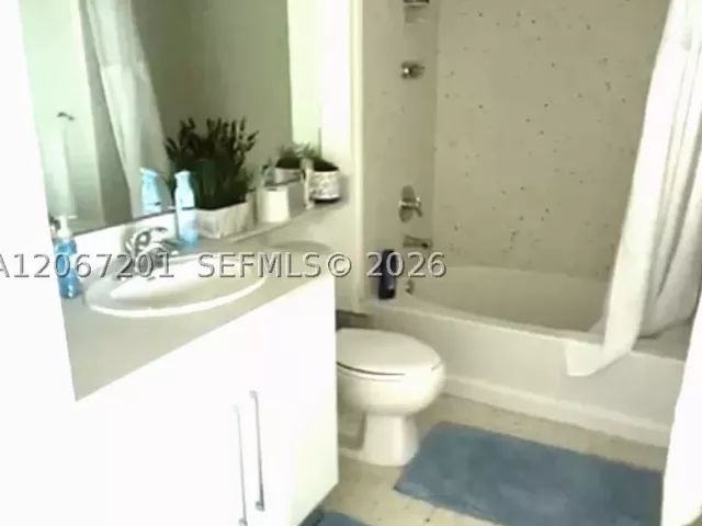 2-bedroom condo for rent in Miami - 325 S Biscayne Blvd 4214 - MondialRealty