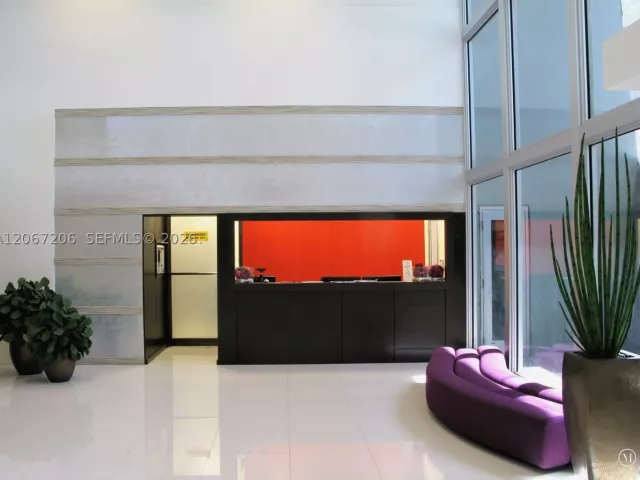 1-bedroom condo for rent in Miami Beach - 5701 Collins Ave 1611 - MondialRealty