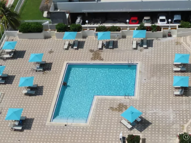 1-bedroom condo for rent in Miami Beach - 5701 Collins Ave 1611 - MondialRealty
