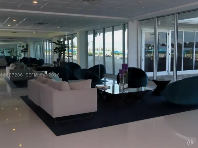 1-bedroom condo for rent in Miami Beach - 5701 Collins Ave 1611 - MondialRealty
