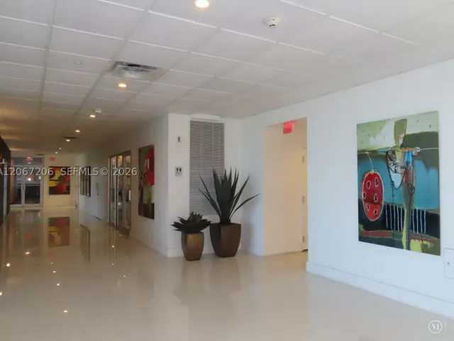 1-bedroom condo for rent in Miami Beach - 5701 Collins Ave 1611 - MondialRealty