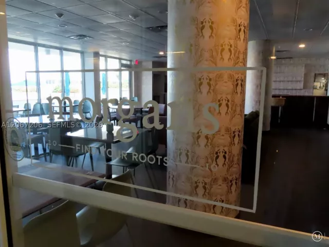 1-bedroom condo for rent in Miami Beach - 5701 Collins Ave 1611 - MondialRealty