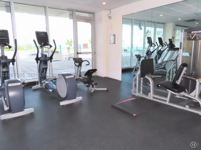 1-bedroom condo for rent in Miami Beach - 5701 Collins Ave 1611 - MondialRealty