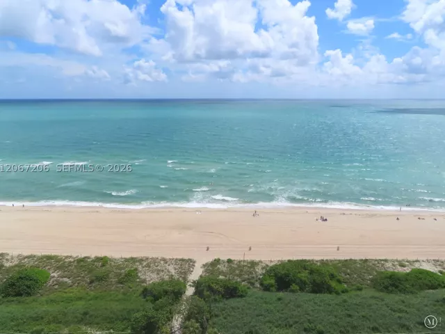 1-bedroom condo for rent in Miami Beach - 5701 Collins Ave 1611 - MondialRealty